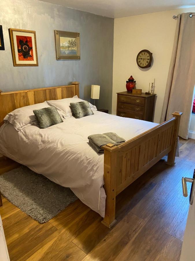 Great In An Uber Cool Flat! Bridge Londra