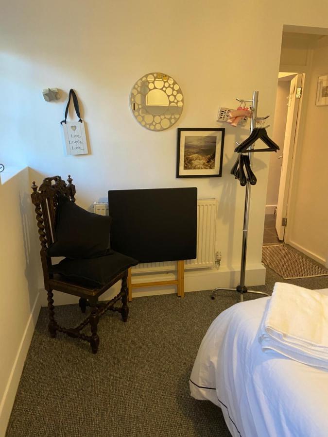 Great In An Uber Cool Flat! Bridge Londra